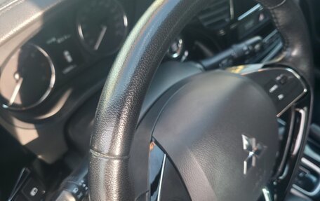 Mitsubishi Outlander III рестайлинг 3, 2017 год, 2 100 000 рублей, 14 фотография