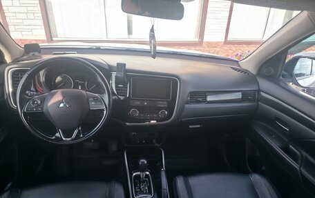 Mitsubishi Outlander III рестайлинг 3, 2017 год, 2 100 000 рублей, 18 фотография
