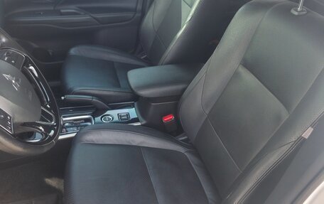 Mitsubishi Outlander III рестайлинг 3, 2017 год, 2 100 000 рублей, 17 фотография