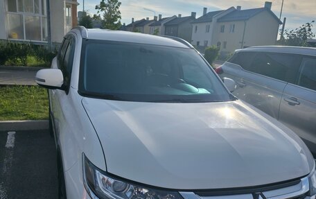 Mitsubishi Outlander III рестайлинг 3, 2017 год, 2 100 000 рублей, 22 фотография