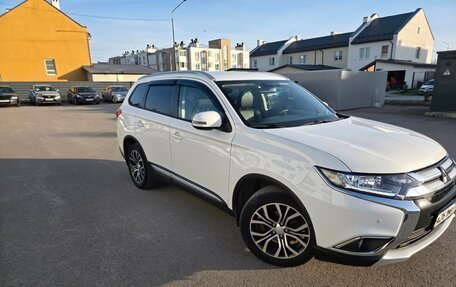 Mitsubishi Outlander III рестайлинг 3, 2017 год, 2 100 000 рублей, 34 фотография