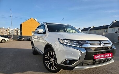 Mitsubishi Outlander III рестайлинг 3, 2017 год, 2 100 000 рублей, 31 фотография