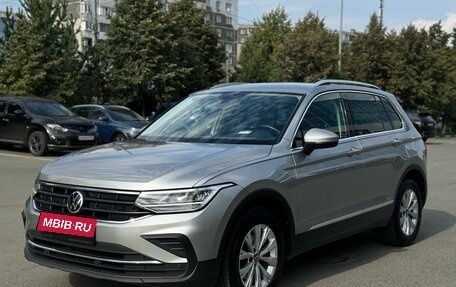 Volkswagen Tiguan II, 2021 год, 2 490 000 рублей, 1 фотография