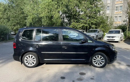 Volkswagen Touran III, 2011 год, 850 000 рублей, 4 фотография