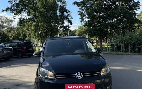 Volkswagen Touran III, 2011 год, 850 000 рублей, 2 фотография