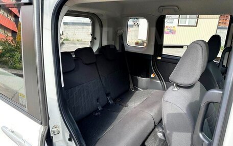 Toyota Roomy I, 2019 год, 1 100 000 рублей, 17 фотография