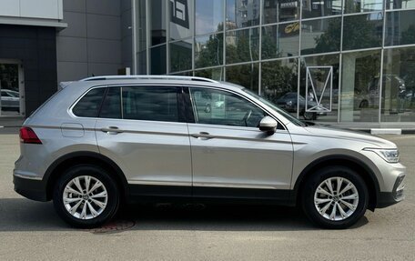 Volkswagen Tiguan II, 2021 год, 2 490 000 рублей, 4 фотография