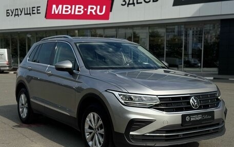 Volkswagen Tiguan II, 2021 год, 2 490 000 рублей, 3 фотография