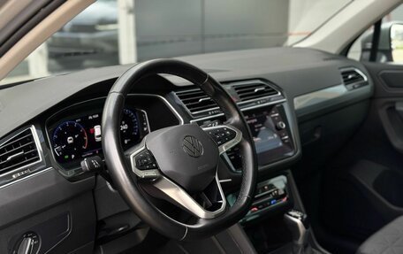 Volkswagen Tiguan II, 2021 год, 2 490 000 рублей, 19 фотография
