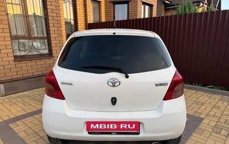 Toyota Yaris III рестайлинг, 2008 год, 550 000 рублей, 2 фотография