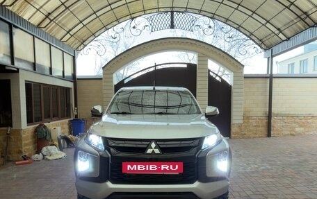 Mitsubishi L200 IV рестайлинг, 2019 год, 3 700 000 рублей, 2 фотография
