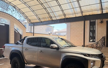 Mitsubishi L200 IV рестайлинг, 2019 год, 3 700 000 рублей, 6 фотография