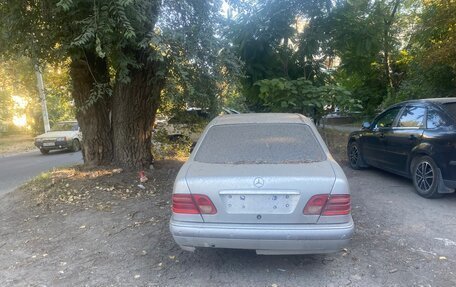 Mercedes-Benz E-Класс, 1997 год, 80 000 рублей, 5 фотография