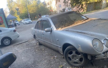 Mercedes-Benz E-Класс, 1997 год, 80 000 рублей, 4 фотография