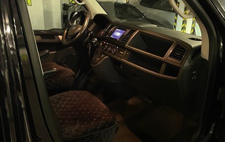 Volkswagen Caravelle T6 рестайлинг, 2017 год, 4 600 000 рублей, 5 фотография