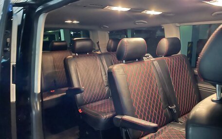 Volkswagen Caravelle T6 рестайлинг, 2017 год, 4 600 000 рублей, 6 фотография