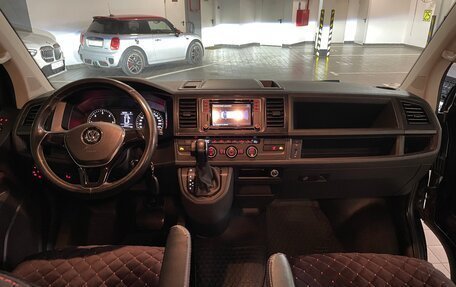 Volkswagen Caravelle T6 рестайлинг, 2017 год, 4 600 000 рублей, 7 фотография