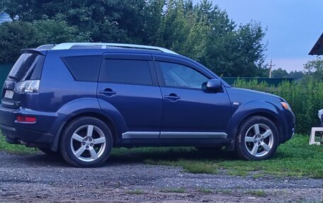 Mitsubishi Outlander III рестайлинг 3, 2007 год, 840 000 рублей, 2 фотография