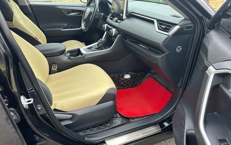 Toyota RAV4, 2021 год, 3 650 000 рублей, 5 фотография