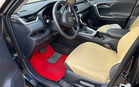 Toyota RAV4, 2021 год, 3 650 000 рублей, 10 фотография