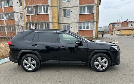 Toyota RAV4, 2021 год, 3 650 000 рублей, 12 фотография