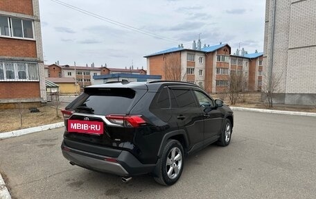 Toyota RAV4, 2021 год, 3 650 000 рублей, 8 фотография