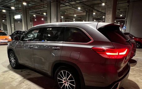 Toyota Highlander III, 2019 год, 4 100 000 рублей, 3 фотография
