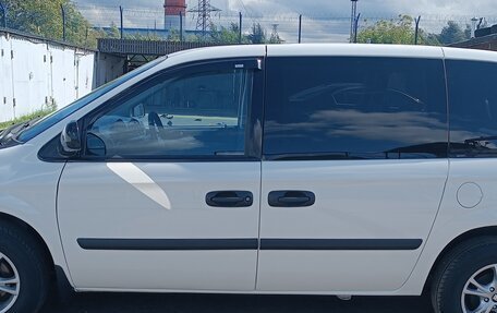 Chrysler Voyager IV, 2002 год, 797 000 рублей, 2 фотография