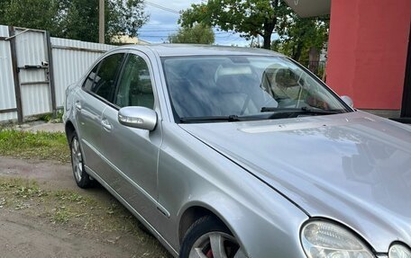 Mercedes-Benz E-Класс, 2005 год, 550 000 рублей, 3 фотография