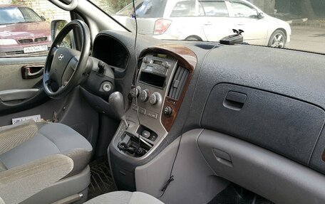 Hyundai H-1 II рестайлинг, 2009 год, 650 000 рублей, 7 фотография