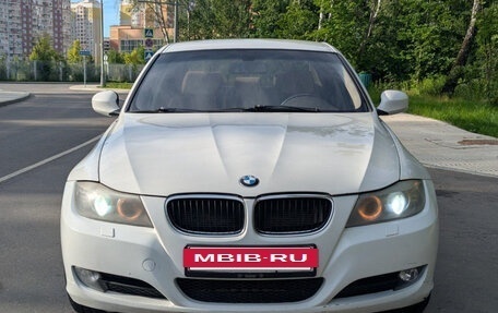 BMW 3 серия, 2011 год, 900 000 рублей, 3 фотография
