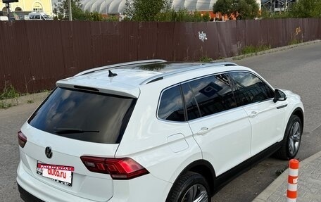 Volkswagen Tiguan II, 2022 год, 3 030 000 рублей, 2 фотография