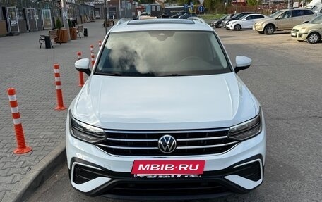 Volkswagen Tiguan II, 2022 год, 3 030 000 рублей, 6 фотография