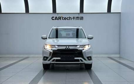 Mitsubishi Outlander III рестайлинг 3, 2022 год, 1 640 000 рублей, 2 фотография