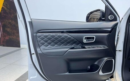 Mitsubishi Outlander III рестайлинг 3, 2022 год, 1 640 000 рублей, 5 фотография
