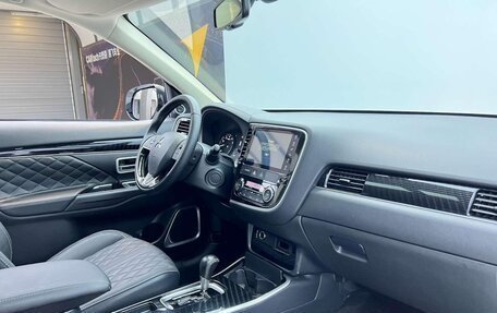 Mitsubishi Outlander III рестайлинг 3, 2022 год, 1 640 000 рублей, 12 фотография
