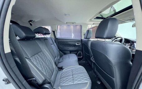 Mitsubishi Outlander III рестайлинг 3, 2022 год, 1 640 000 рублей, 17 фотография