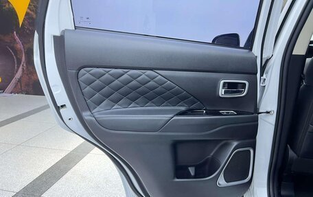 Mitsubishi Outlander III рестайлинг 3, 2022 год, 1 640 000 рублей, 15 фотография