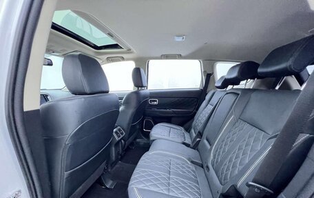 Mitsubishi Outlander III рестайлинг 3, 2022 год, 1 640 000 рублей, 19 фотография
