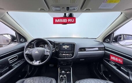 Mitsubishi Outlander III рестайлинг 3, 2022 год, 1 640 000 рублей, 11 фотография