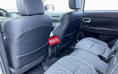 Mitsubishi Outlander III рестайлинг 3, 2022 год, 1 640 000 рублей, 16 фотография
