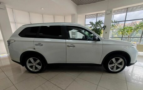 Mitsubishi Outlander III рестайлинг 3, 2014 год, 1 399 000 рублей, 4 фотография