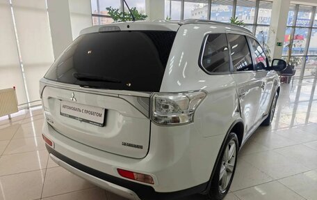 Mitsubishi Outlander III рестайлинг 3, 2014 год, 1 399 000 рублей, 5 фотография