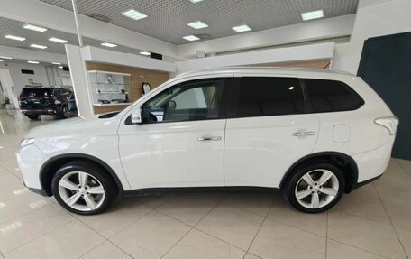 Mitsubishi Outlander III рестайлинг 3, 2014 год, 1 399 000 рублей, 8 фотография