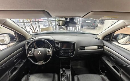 Mitsubishi Outlander III рестайлинг 3, 2014 год, 1 399 000 рублей, 10 фотография