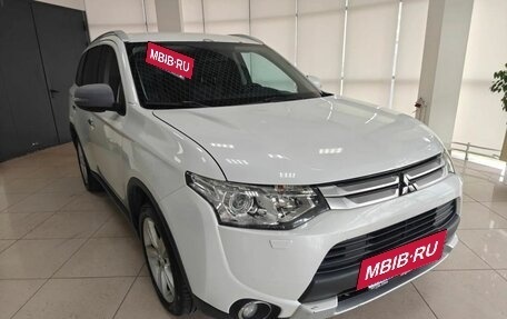 Mitsubishi Outlander III рестайлинг 3, 2014 год, 1 399 000 рублей, 3 фотография