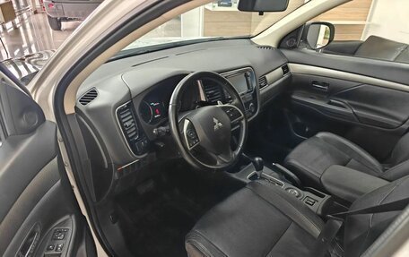 Mitsubishi Outlander III рестайлинг 3, 2014 год, 1 399 000 рублей, 11 фотография