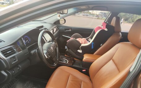 Toyota Camry, 2017 год, 2 350 000 рублей, 6 фотография