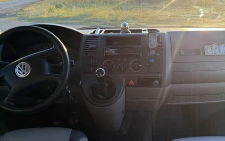 Volkswagen Transporter T5 рестайлинг, 2006 год, 1 400 000 рублей, 11 фотография