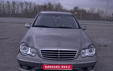 Mercedes-Benz C-Класс, 2005 год, 790 000 рублей, 2 фотография
